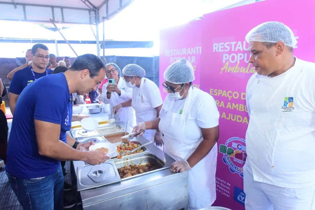 Segundo a Semop, 3.869 pessoas foram atendidas dentro de seis estruturas instaladas nos dois circuitos oficiais da festa no domingo, 15