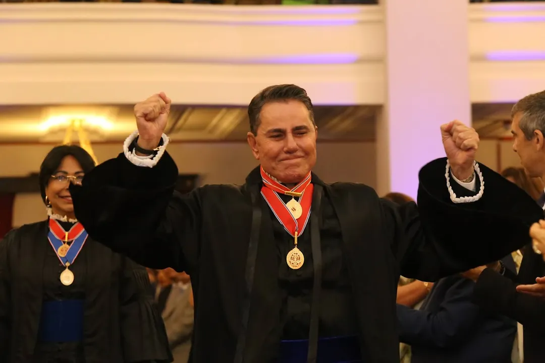 Novo presidente do TJ-BA emocionado após sua posse