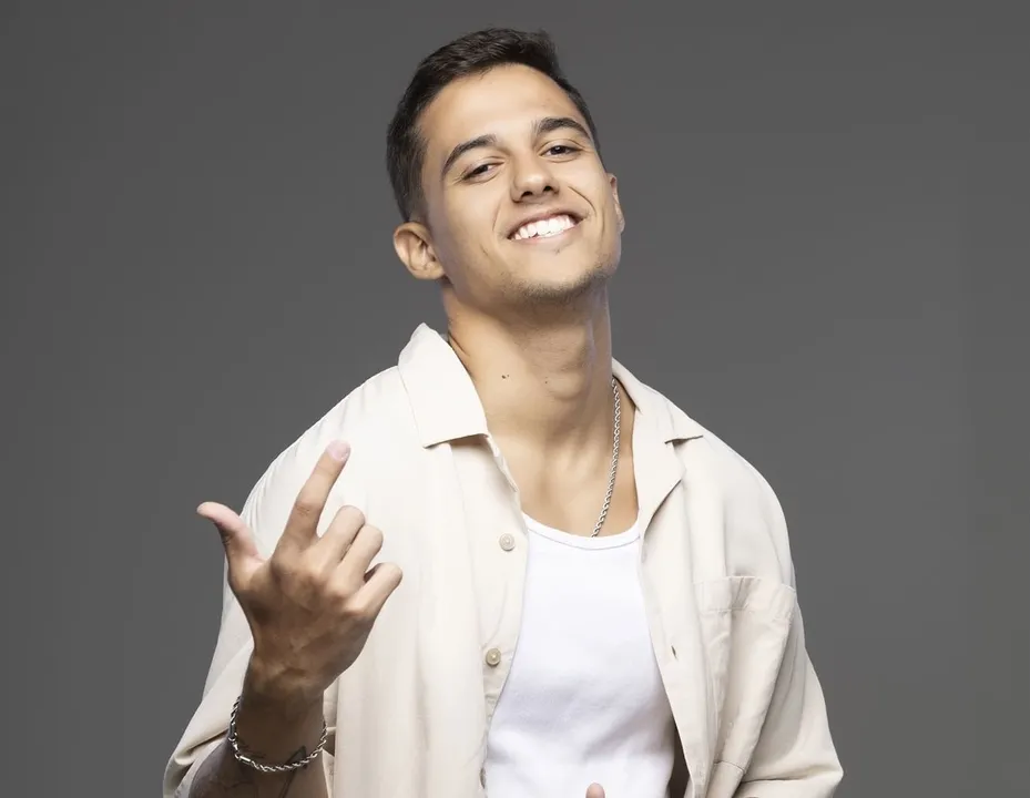 A parceria entre Guga Meyra e o Parangolé disputa atenção na corrida pelo título de música do Carnaval