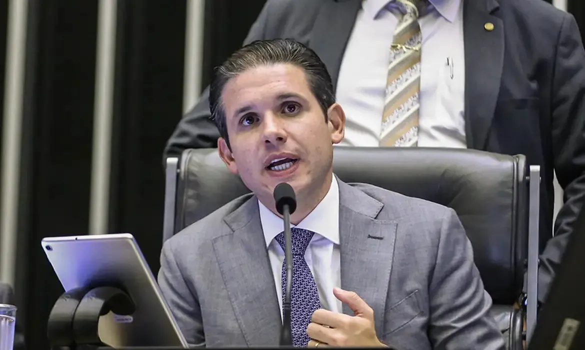 Imagem ilustrativa da imagem Motta reconhece que salários no Legislativo podem ultrapassar teto