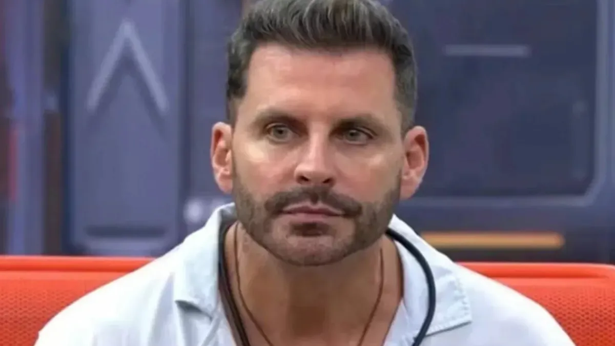 Imagem ilustrativa da imagem Como está Henri Castelli? Ator fala sobre crises convulsivas no BBB 26