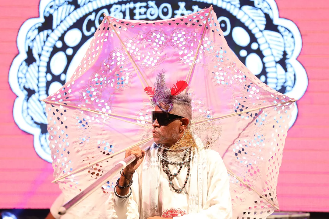 Cortejo Afro recebe Almério e Joana Terra no Rio Vermelho