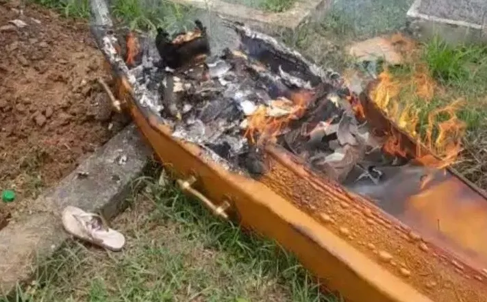 Caixão foi incendiado com corpo dentro