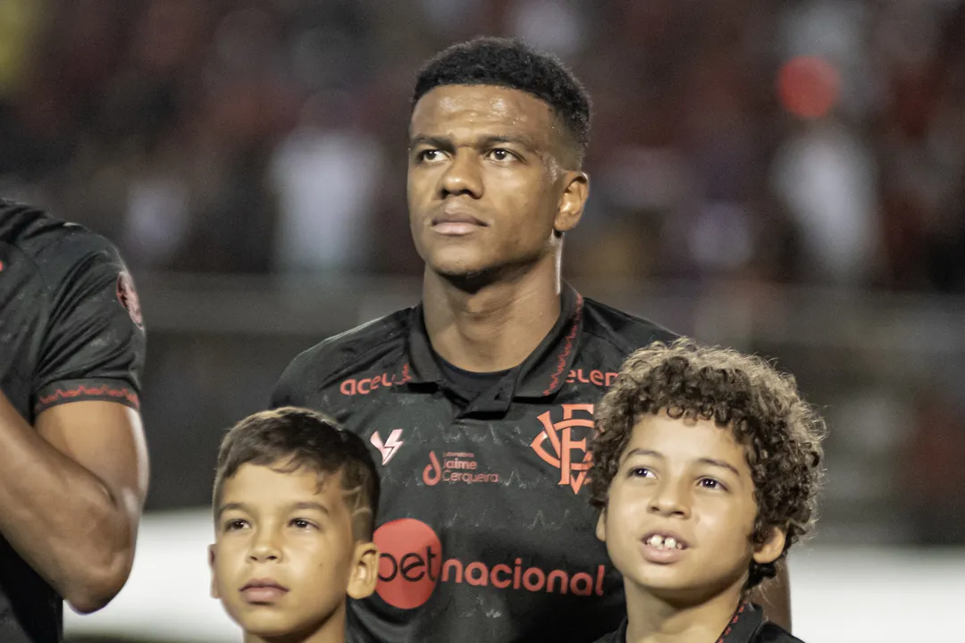 Felipe Vieira pelo Vitória