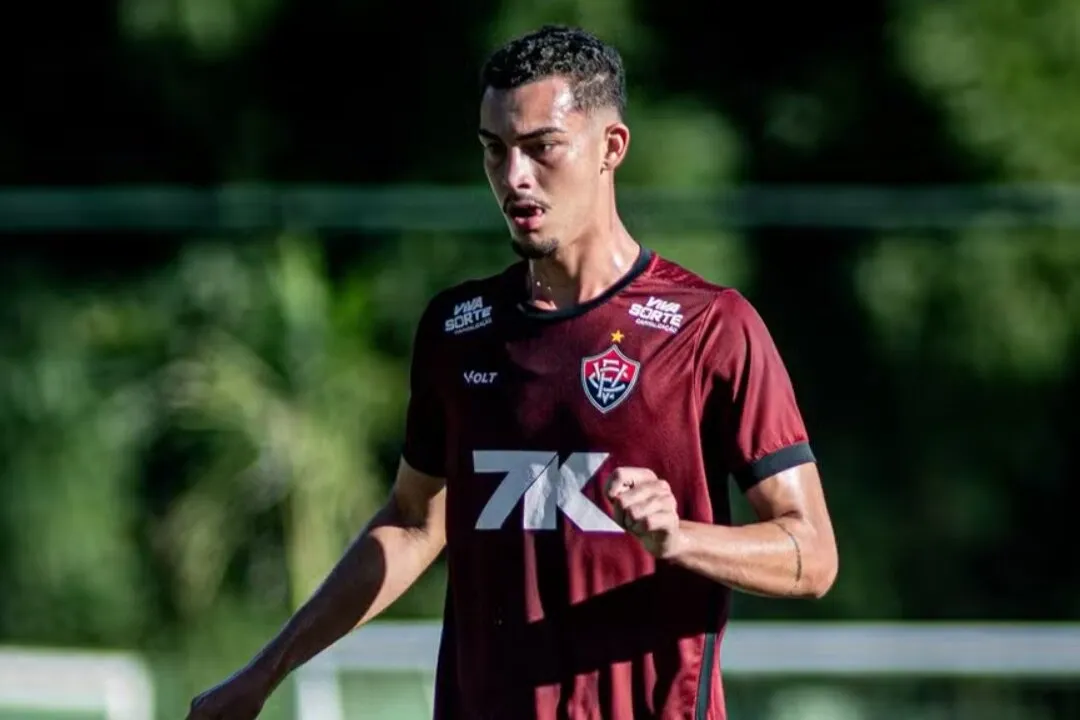 Diogo Antônio em treino pelo Vitória