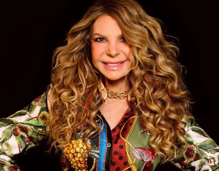 Elba Ramalho se apresenta com Wesley Safadão