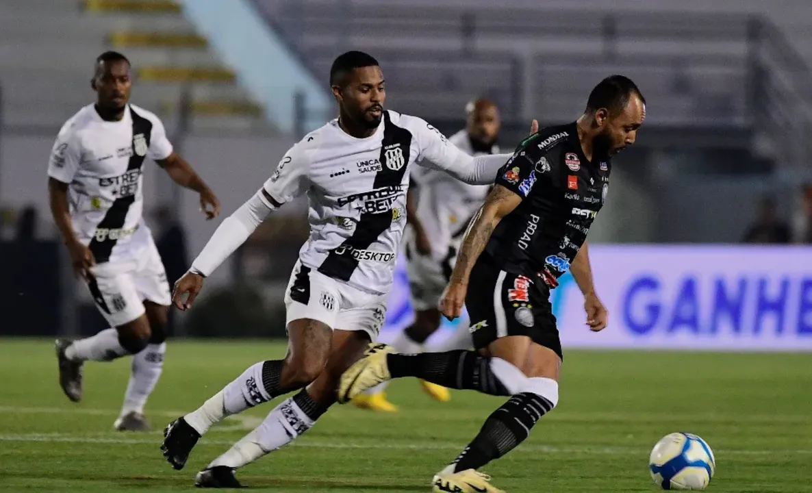 Imagem ilustrativa da imagem Em crise, clube sob greve de atletas é processado em quase R$ 1 milhão