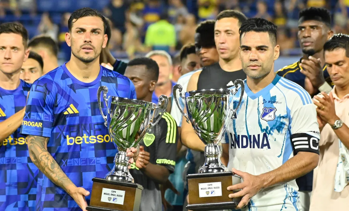 Imagem ilustrativa da imagem Empate em jogo de copa faz os dois clubes levantarem a taça