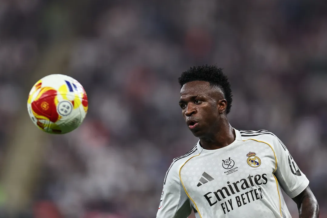 Saída de Xabi Alonso pode destravar renovação de Vinicius Jr no Real