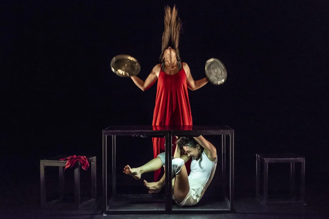 Espetáculo oferece uma experiência inclusiva para públicos surdos e ouvintes