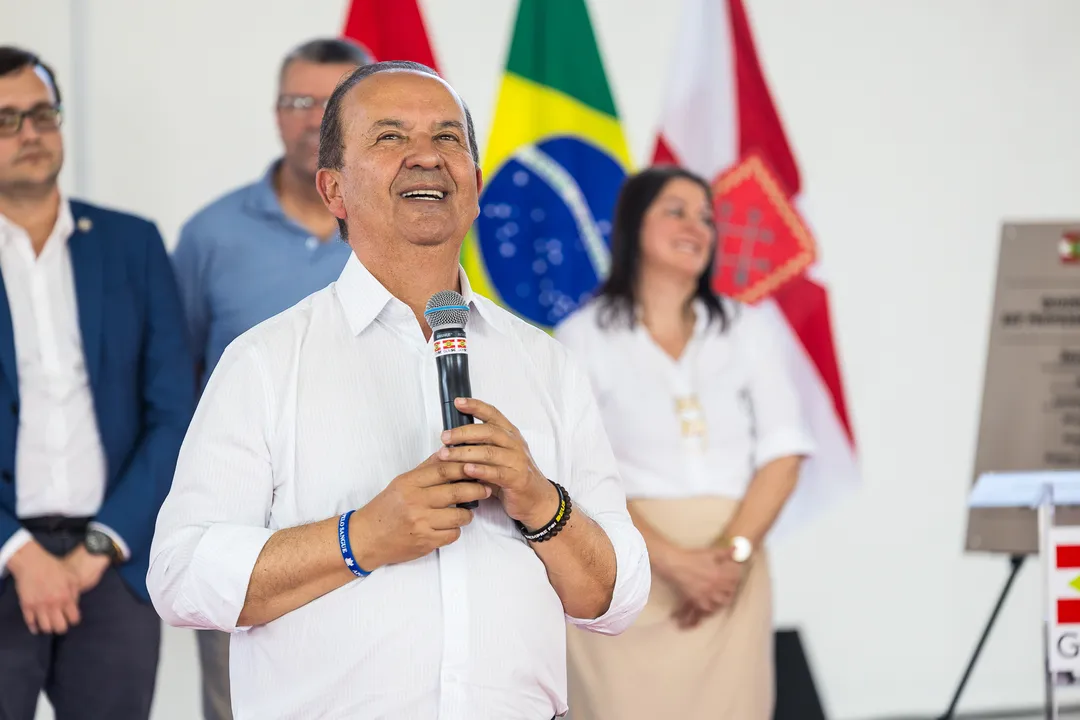 Jorginho Mello sancionou lei que acaba com cotas raciais em Santa Catarina.