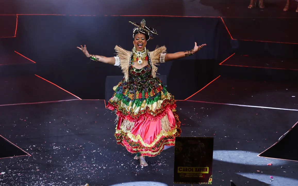 Entre turbantes, dança e ancestralidade, Carol Xavier conquista a coroa do Ilê Aiyê