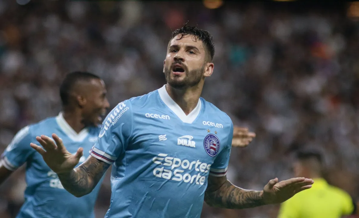 Everaldo em campo pelo Bahia