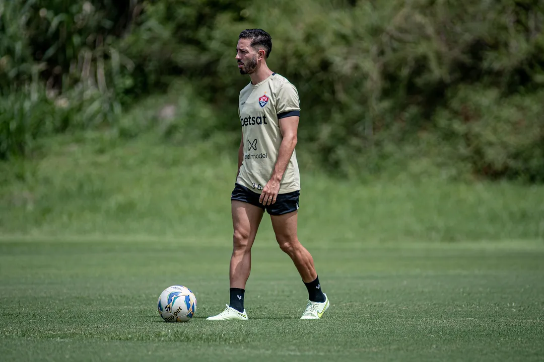 Jean Mota em treino do Vitória