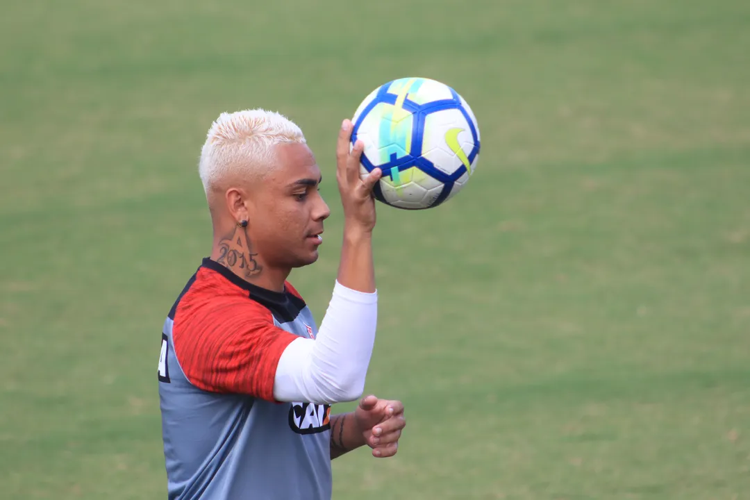 Bryan no treino do Vitória