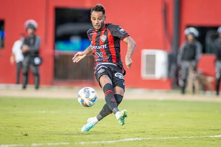 Mateus Gonçalves pelo Vitória