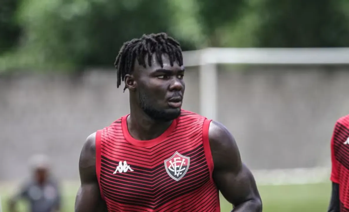 Imagem ilustrativa da imagem Ex-Vitória que causou transfer ban vira sensação na Argentina