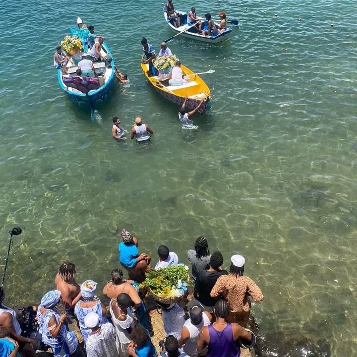 Imagem ilustrativa da imagem Fé que preserva: Presente Ecológico de Iemanjá celebra 13ª edição no Solar do Unhão