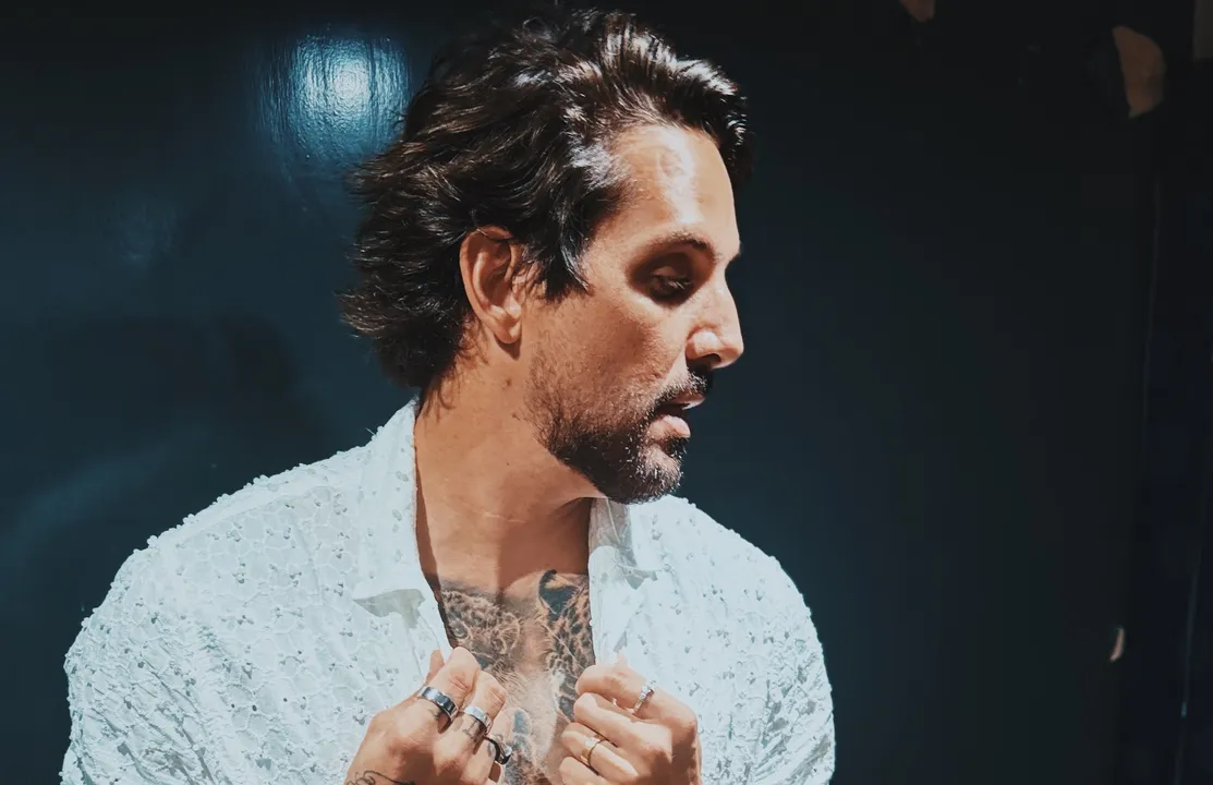 Felipe apostou em roupa inspirada na música ‘Eva Sinfonia’