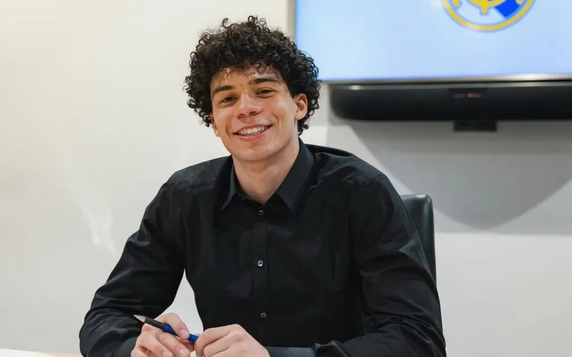 Enzo Alves, de 16 anos, é filho do ex-lateral Marcelo