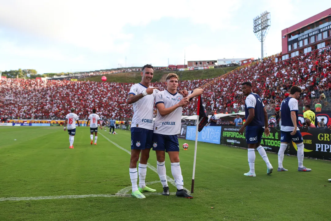 Dell e Iago comemoram gol da vitória Tricolor no Barradão