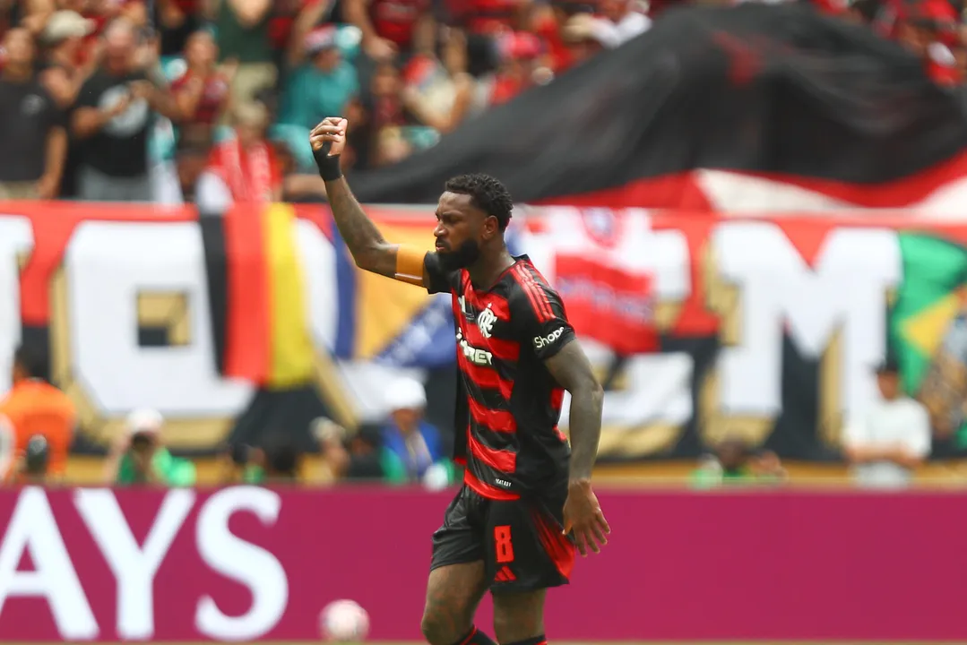 Flamengo cobra multa de Gerson
