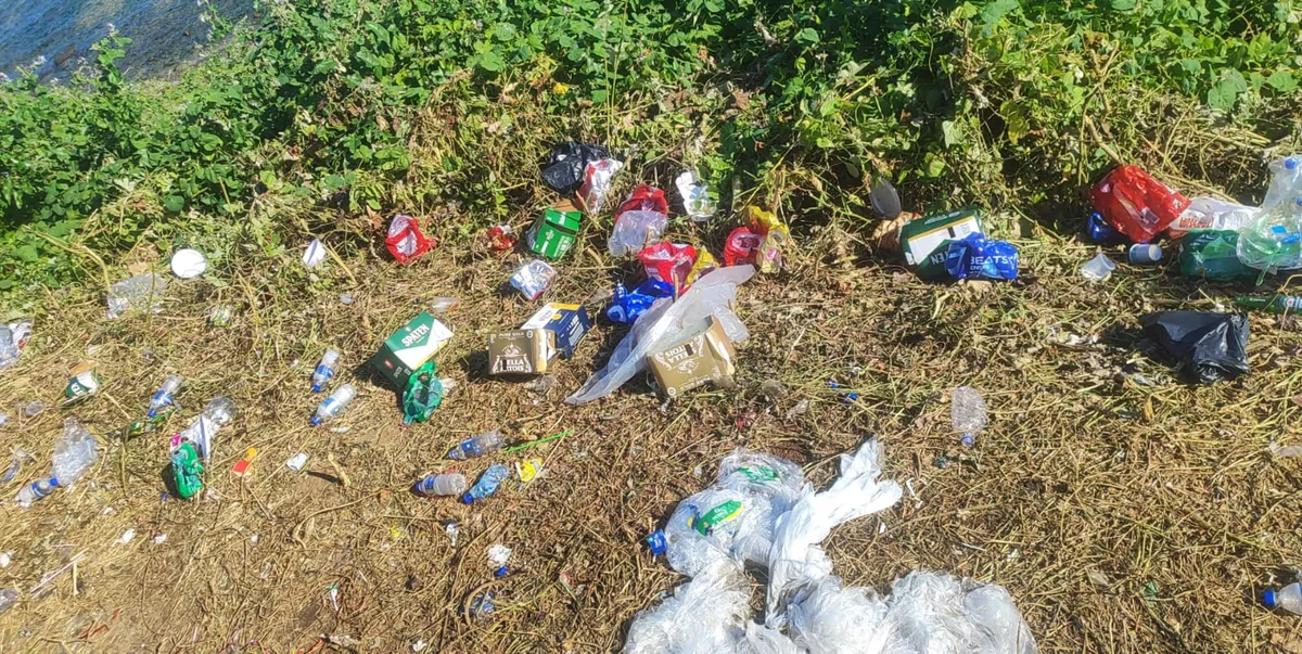 Imagem ilustrativa da imagem Grande volume de lixo marca trecho do Fuzuê na Barra