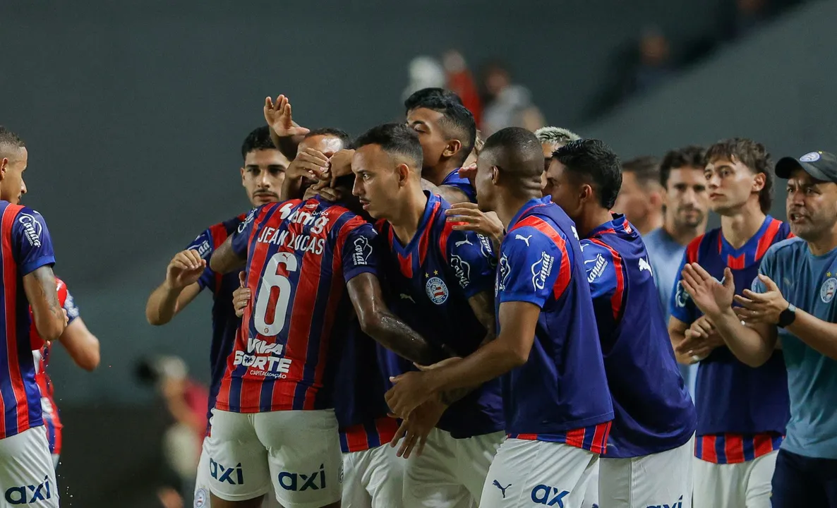 Imagem ilustrativa da imagem Histórico! Bahia quebra tabu de 50 anos com virada sobre Corinthians