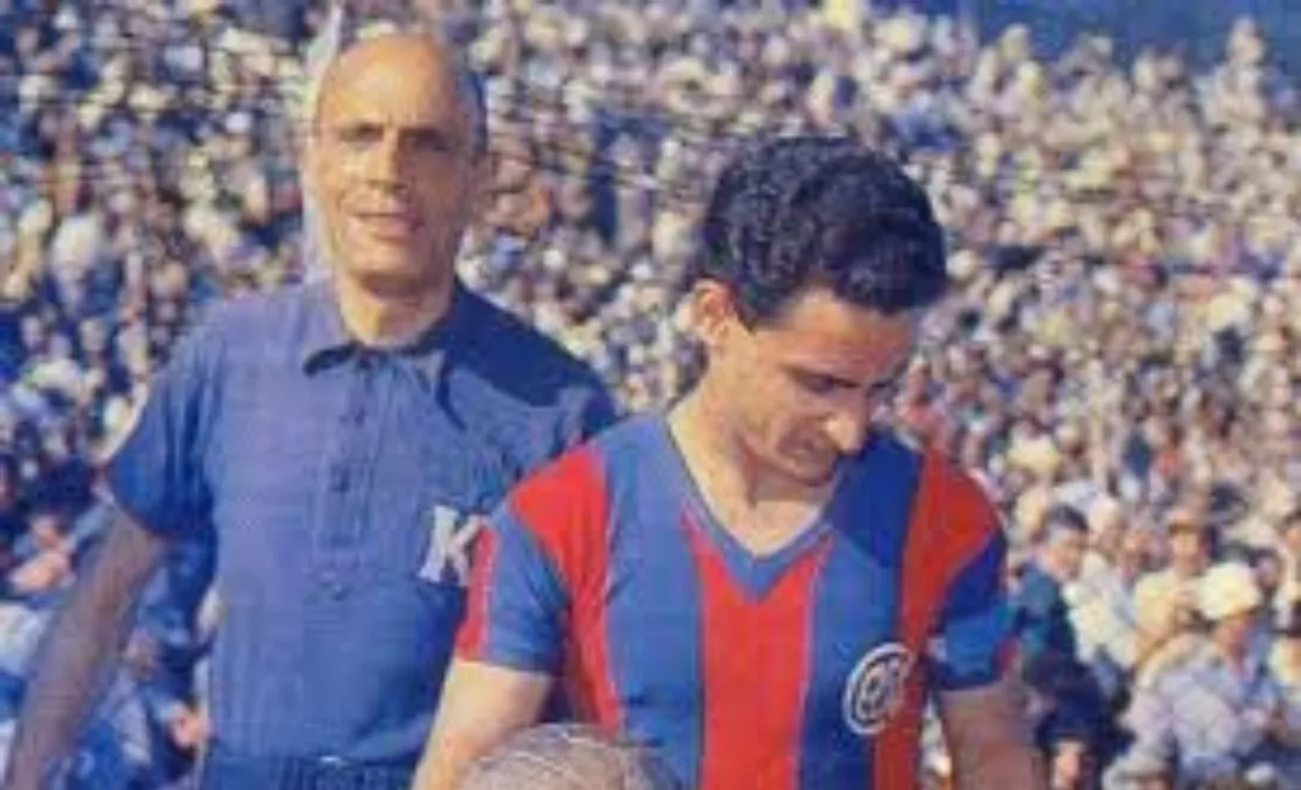José Sanfilippo com a camisa do San Lorenzo, da Argentina