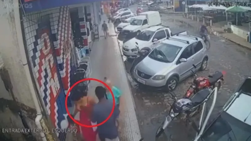 Assédio foi registrado por câmeras de segurança