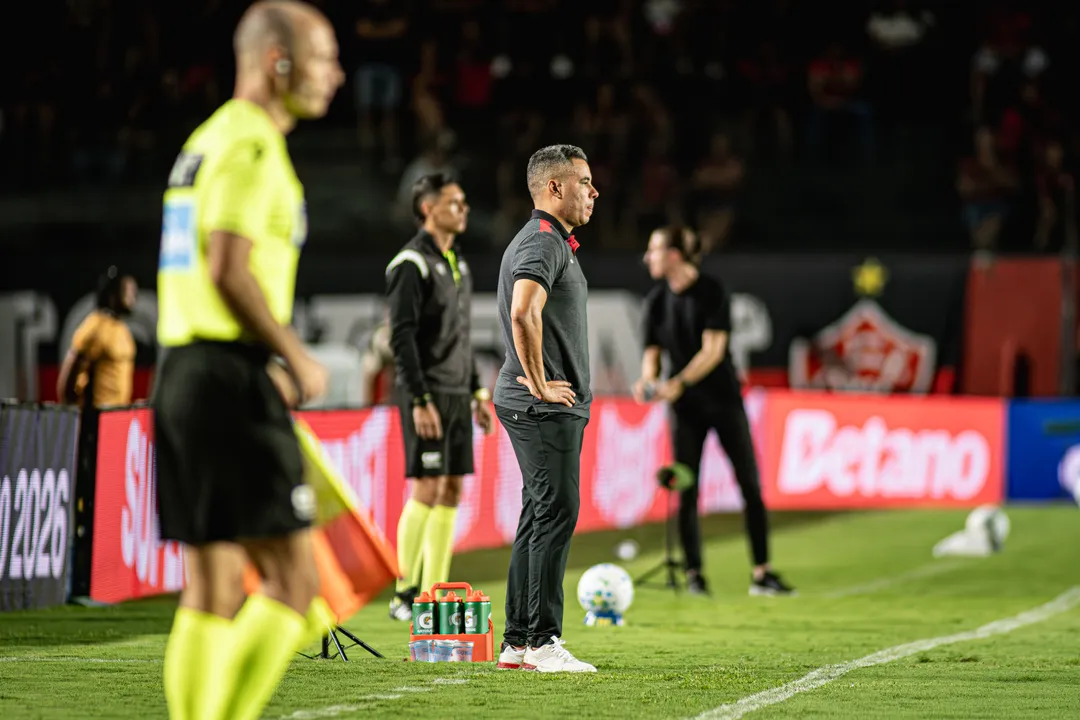 Jair Ventura, técnico do Vitória