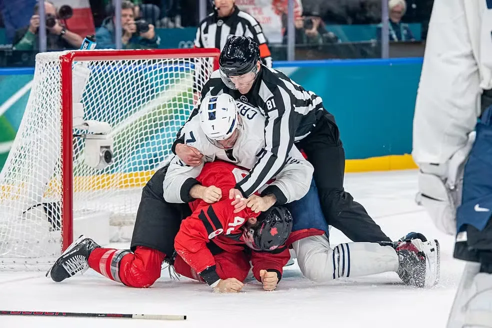 Pancadaria entre França e Canadá no Hóquei no Gelo