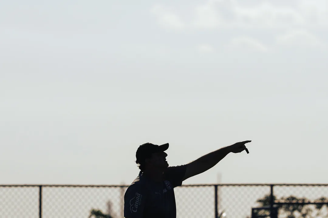 Meio-campista de 18 anos não é relacionado desde agosto de 2025