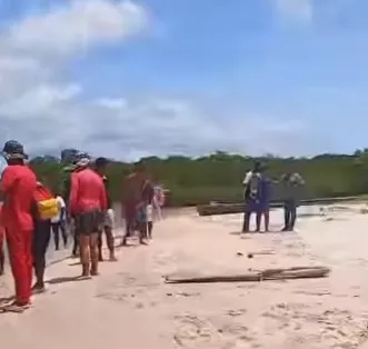 Imagem ilustrativa da imagem Jovem morre afogado ao despachar oferenda em praia turística da Bahia