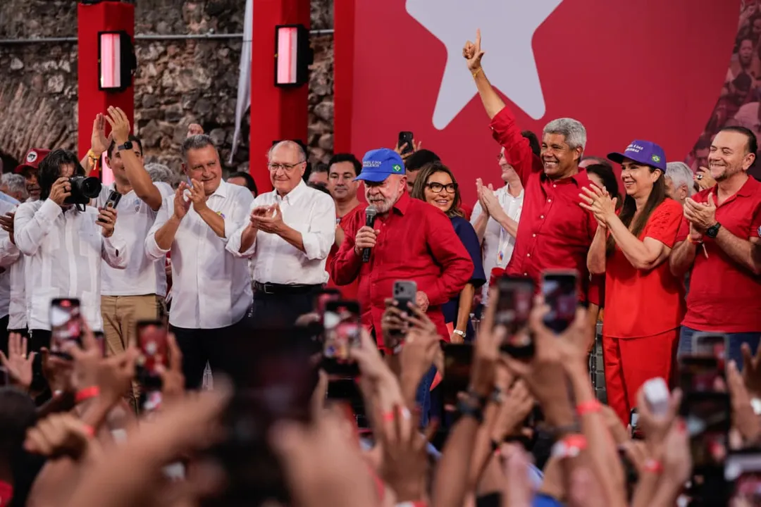 Luiz Inácio Lula da Silva (PT) consolidou sua pré-candidatura à reeleição em evento em Salvador