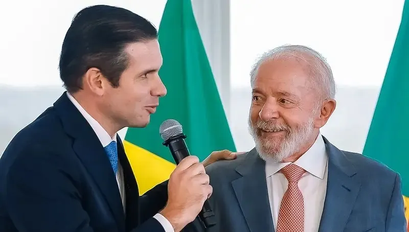 Imagem ilustrativa da imagem Lula sela paz com Hugo Motta e afaga Câmara em jantar no Planalto