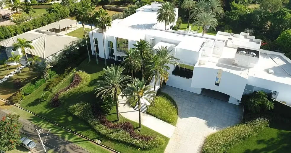 Imagem ilustrativa da imagem Mansão de Ana Hickmann vai a leilão por R$ 35 milhões