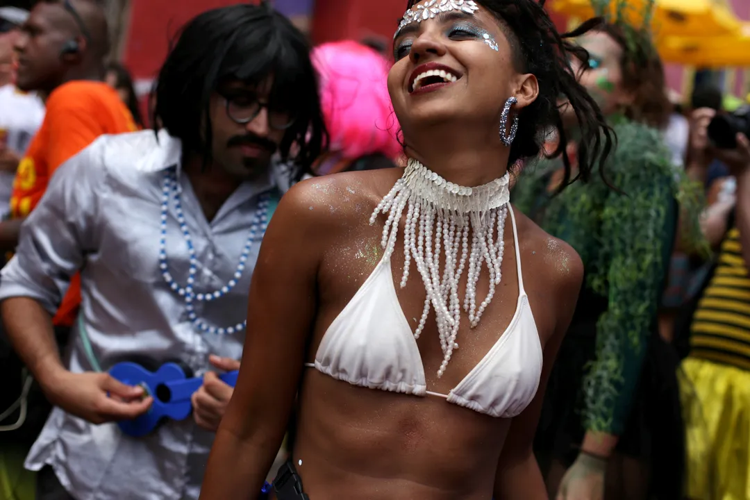 Dermatologista dá dicas de cuidar da pele durante o Carnaval