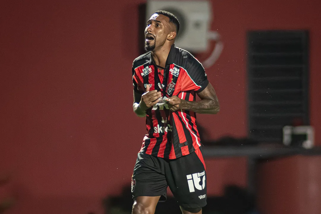 Mateus Silva, lateral-direito do Vitória