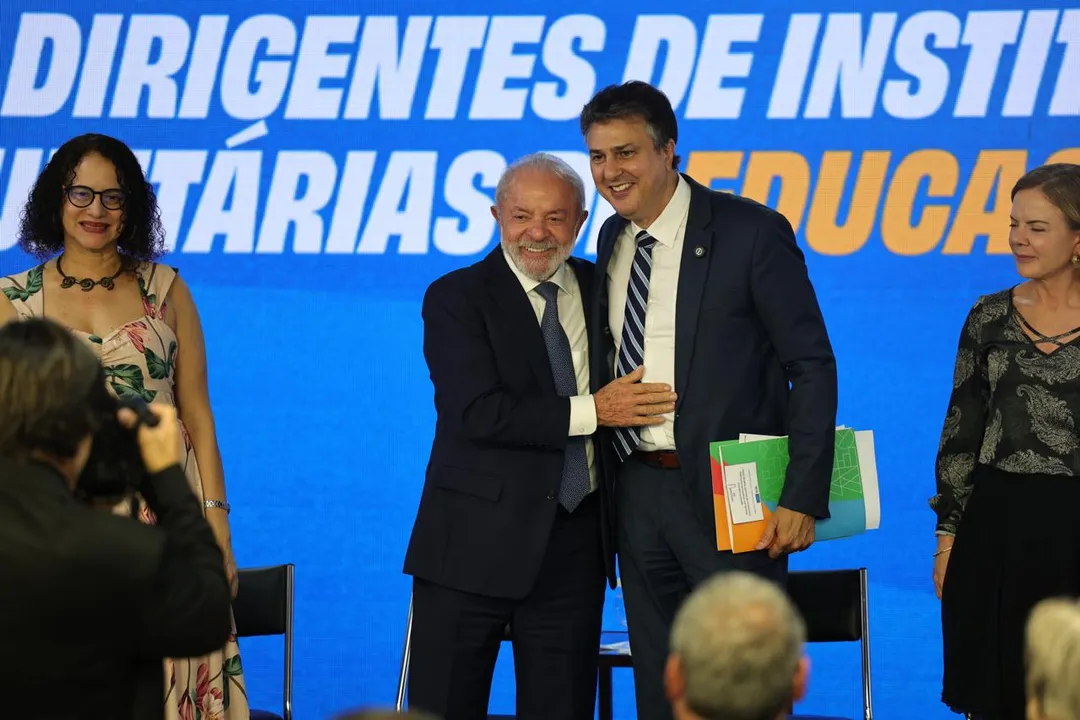 Camilo Santana já avisou a Lula que vai deixar ministério.