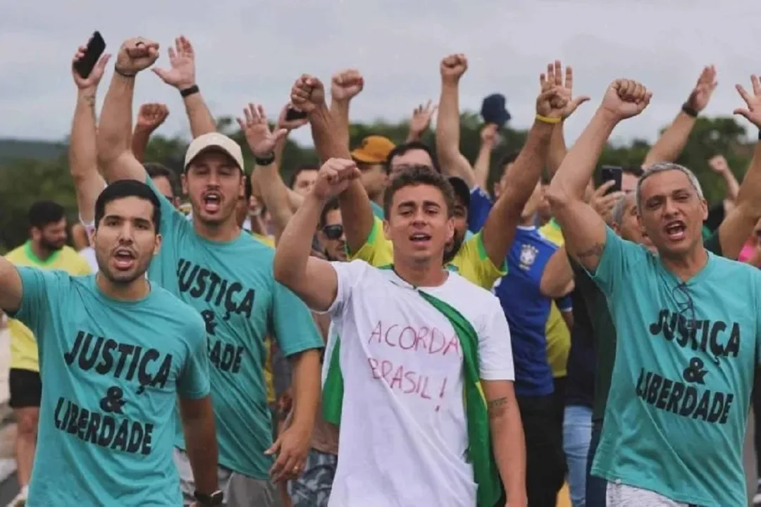 Caminhada liderada por Nikolas chega a Brasília.