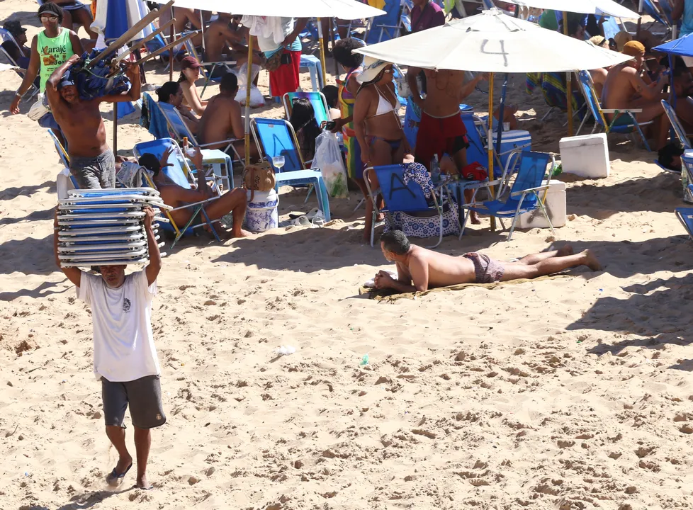 Barraqueiros de praia no Porto da Barra