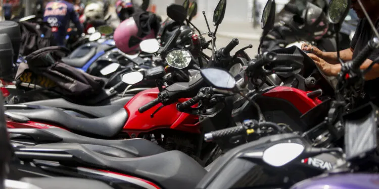 Imagem ilustrativa da imagem Nova regra proíbe motos com dois ocupantes e prevê multas altas