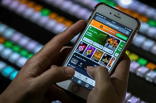 Projeto também limita horário de propaganda nos veículos