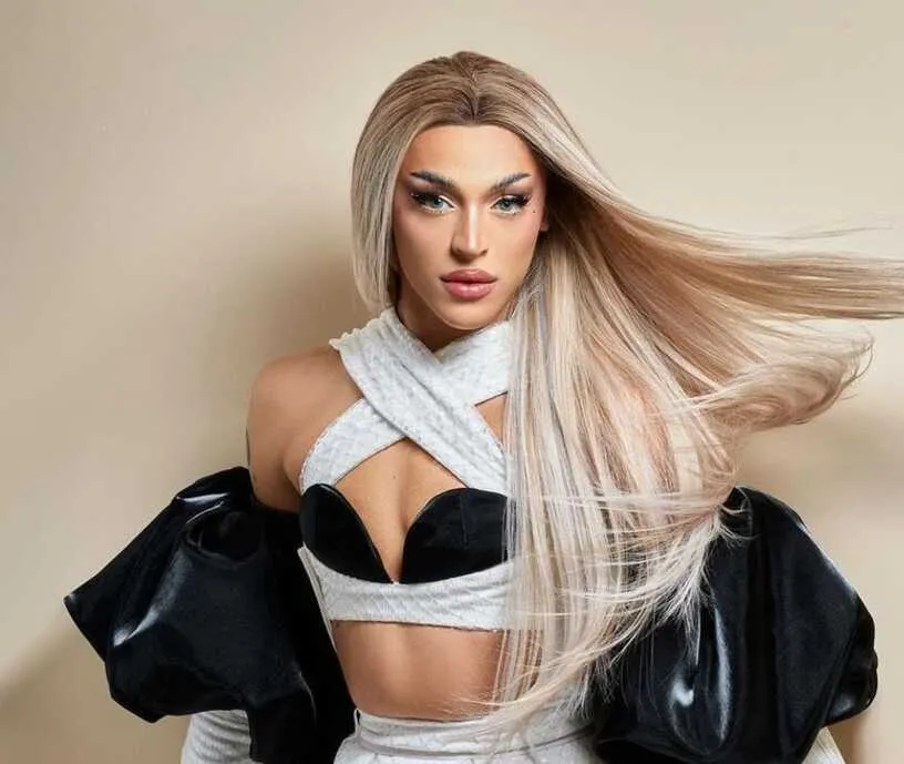 Pabllo Vittar anuncia grupo de K-pop como atração no Carnaval