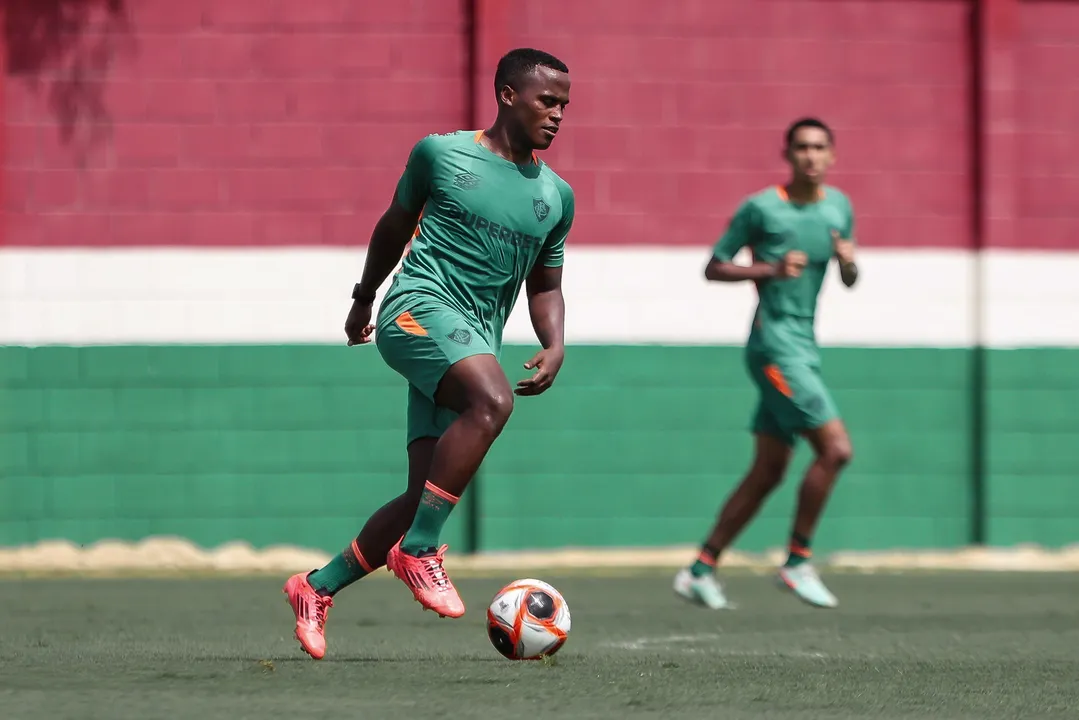 Jhon Árias em treino no Fluminense
