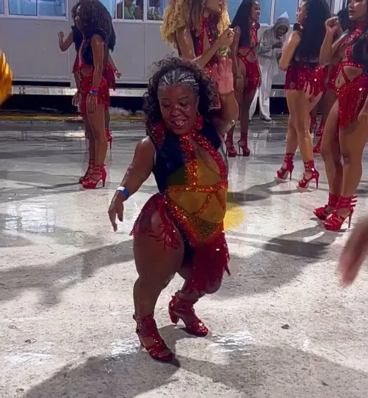 Imagem ilustrativa da imagem Passista com nanismo se destaca e vira símbolo de inclusão no Carnaval