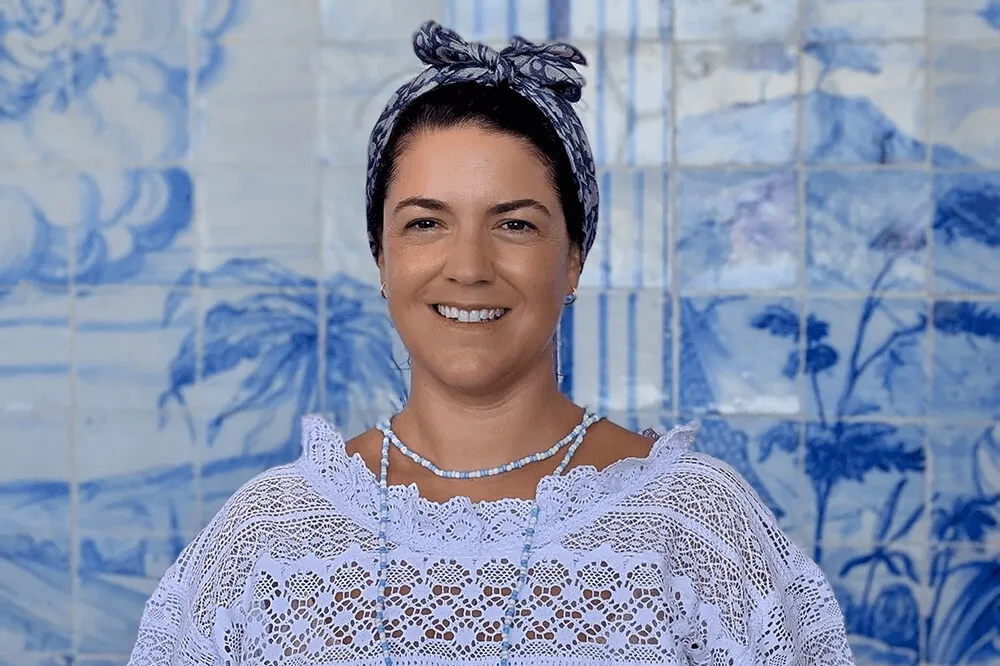 Criada pela artista portuguesa Rita GT, a obra é desenvolvida em colaboração com o coletivo baiano Cantadeiras Ohùn Obìnrin