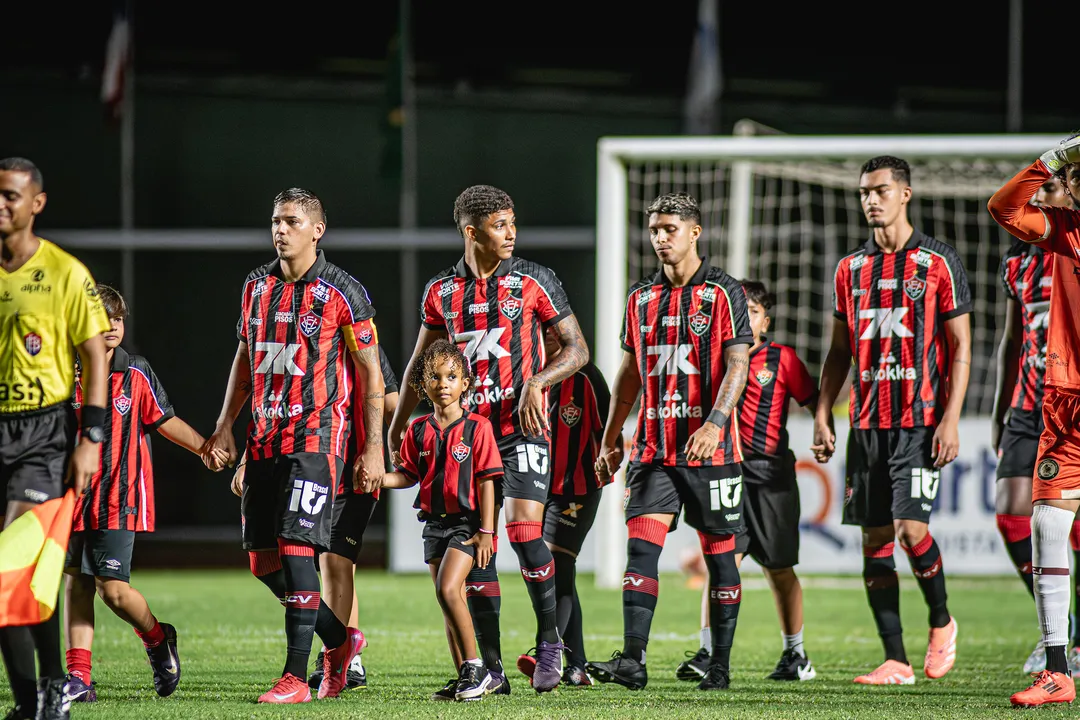 Jogadores do time alternativo do Vitória
