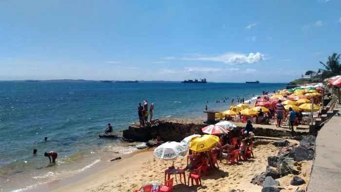 Relatório aponta que apenas a praia de Cantagalo estaria própria para o banho na capital baiana